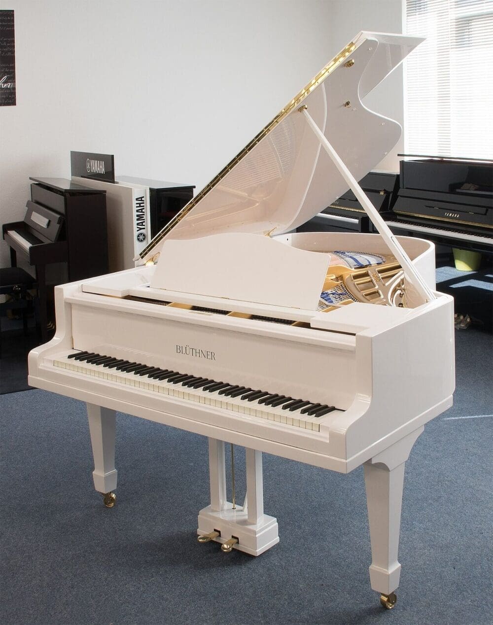 Blüthner Klavier in Weiß Hochglanz, Baujahr 1940, gebraucht, 190 cm, inklusive Klavierbank