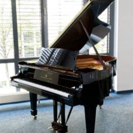 Gebrauchter Steinway & Sons Flügel Modell M-170 in Hochglanz Schwarz