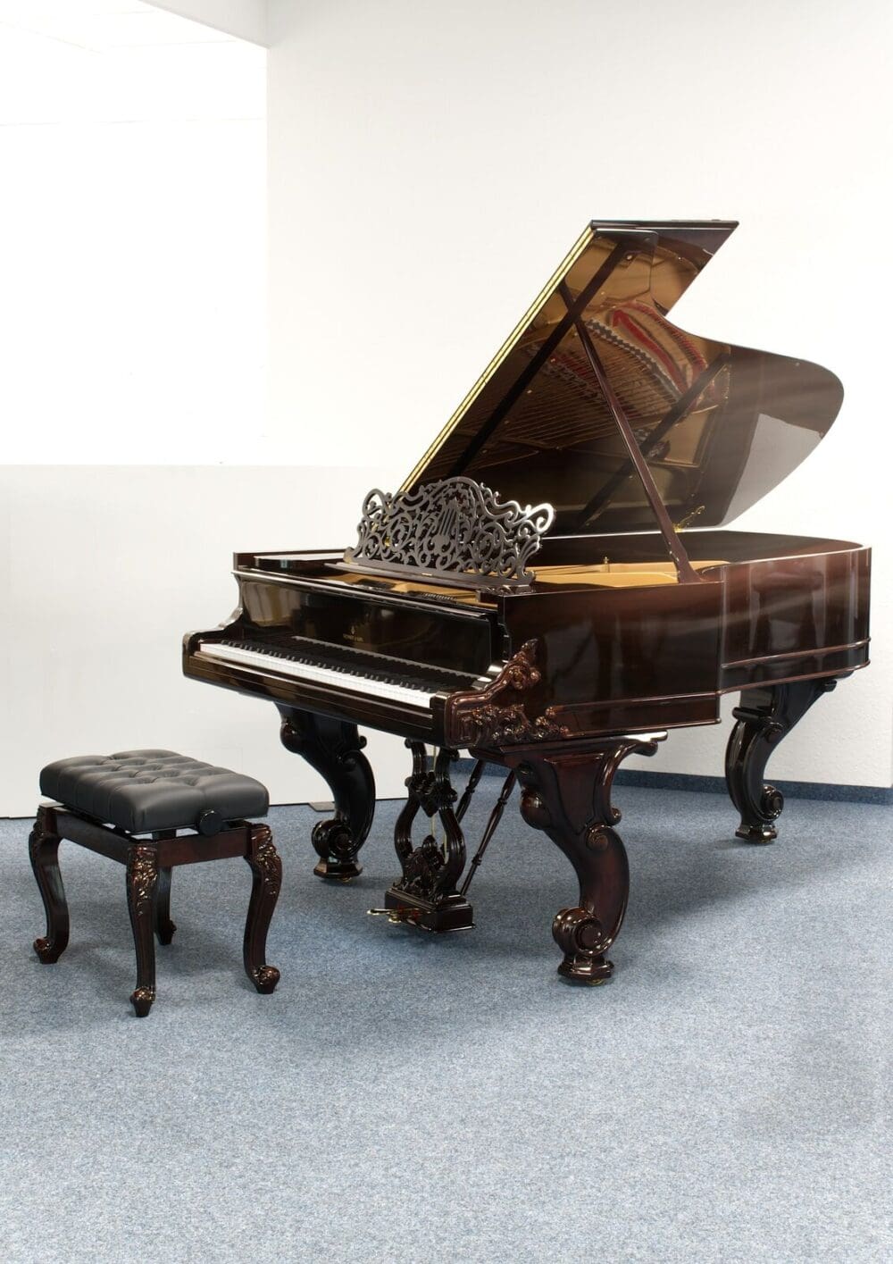 Steinway & Sons Flügel B211 aus edlem Palisanderholz, gebraucht, inklusive hochwertiger Ausstattung