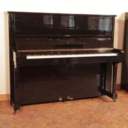 Steinway Aufrechtpiano Modell V