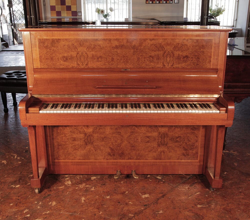 Steinway Klavier Modell V