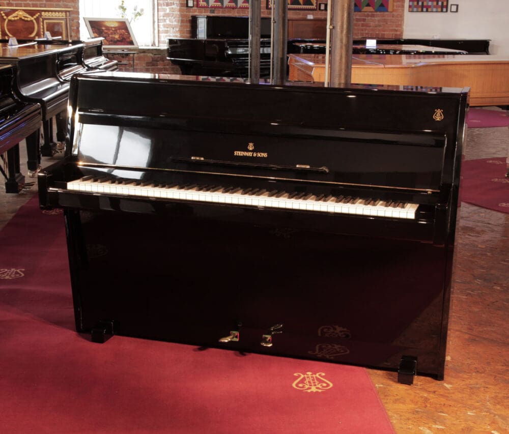 Steinway Model F Klavier im Aufstellformat
