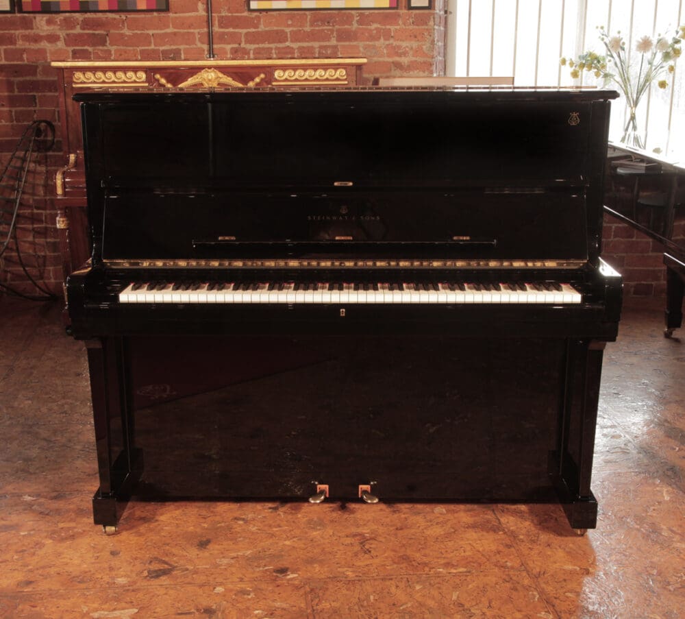 Überholtes Steinway Modell V Klavier