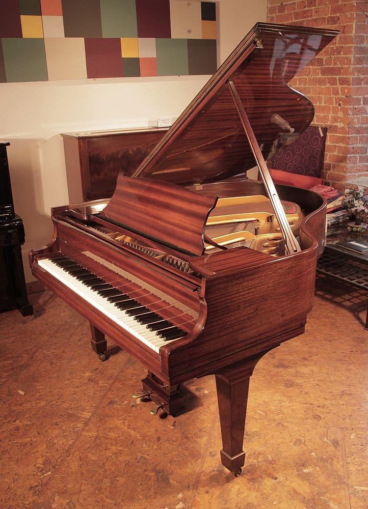 Wiederaufbereitetes Steinway Modell S Babyflügel