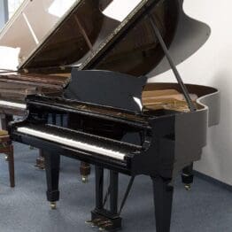 Gebrauchter Steinway & Sons Flügel M-170 aus dem Jahr 1948 mit 3 Pedalen