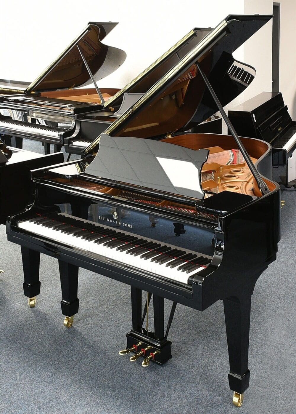 Gebrauchter Steinway & Sons Flügel O-180 in Hochglanz schwarz